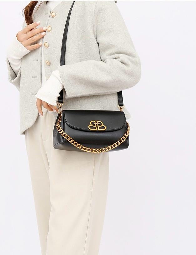 NOIR CHAINED SLINGBAG