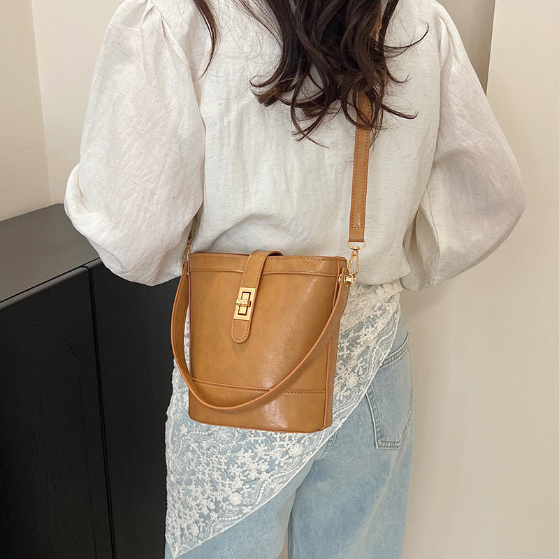 Karigari Black Bucket Sling  Handy& Crossbody