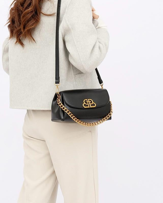 NOIR CHAINED SLINGBAG